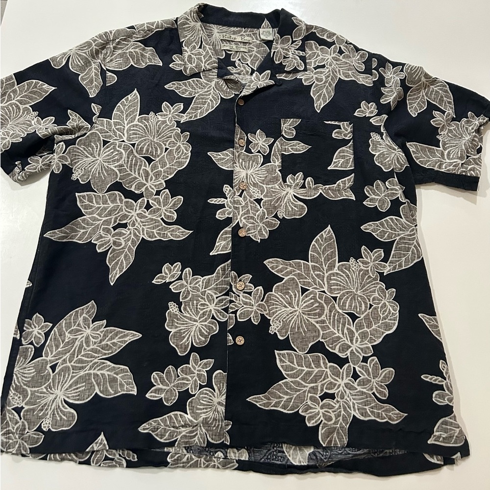 Batek Bay 100% Silk Men’s Button Down Shirt Size XL. Gently worn.